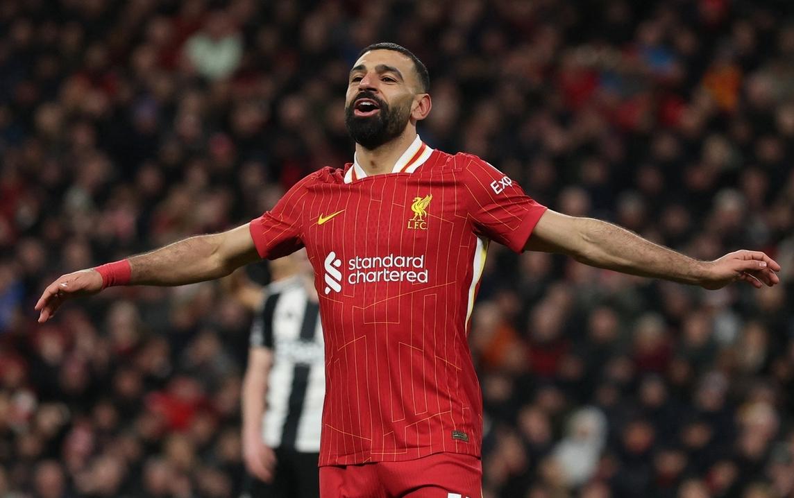 开云中国官方-萨拉赫在热火比赛中爆冷,比赛局势复杂引发热议!赛场气氛高涨-开云中国官方